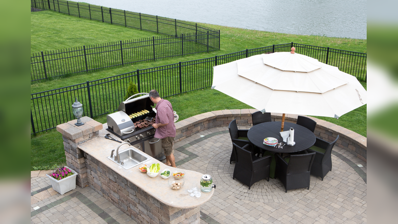 Entertain Guests Effortlessly with a Custom Outdoor Kitchen in Hartford, CT